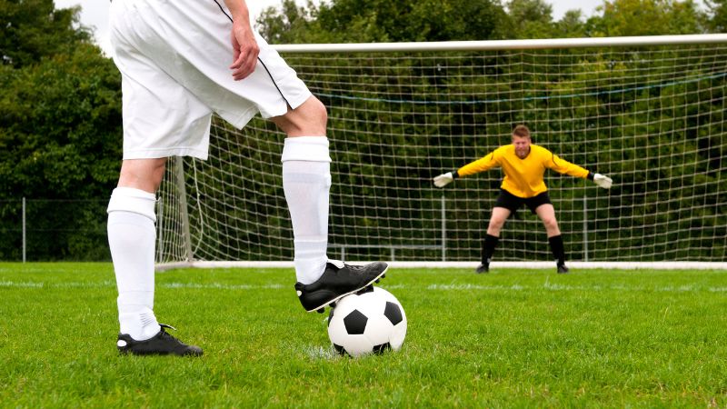 Đọc kèo đúng thời điểm là tips soi kèo Penalty cần nắm