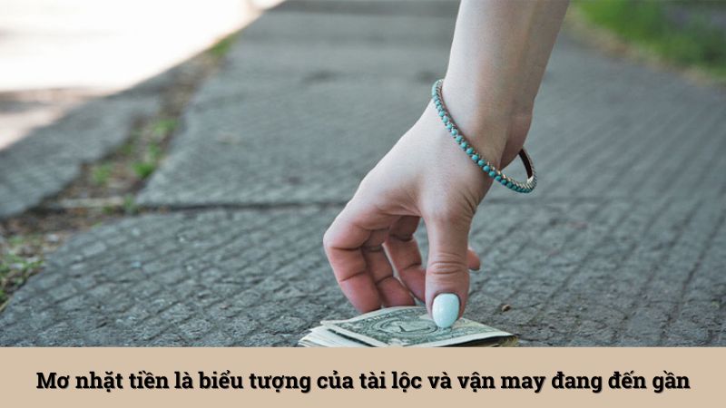 Mơ nhặt tiền là biểu tượng của tài lộc và vận may đang đến gần
